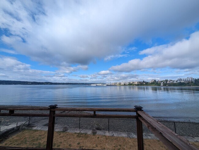 307 Shore Dr Bremerton, WA 98310 photo 5
