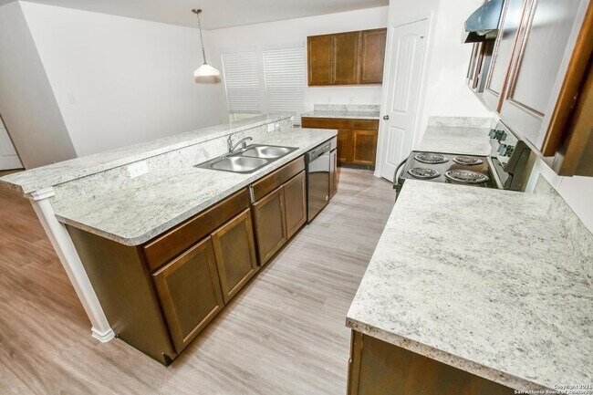 10383 Clearwater Wy San Antonio, TX 78223 photo 4