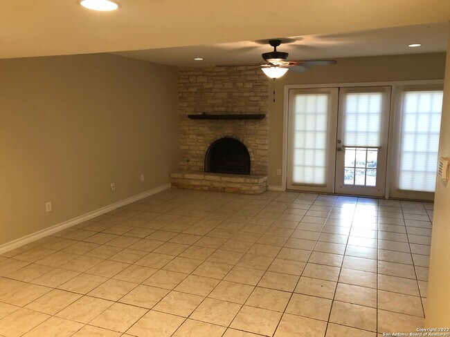 11303 Vance Jackson Rd San Antonio, TX 78230 photo 2