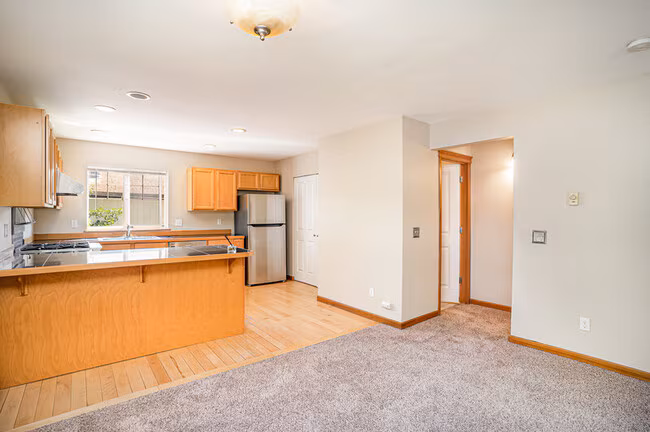 10710 Whitman Ave N photo 5