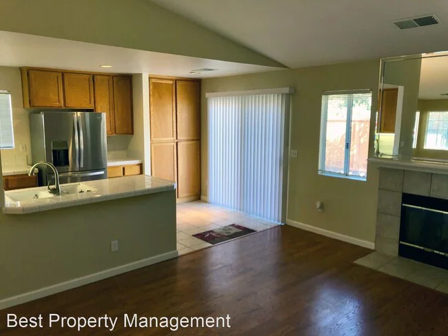 955 Coventry Cir photo 5