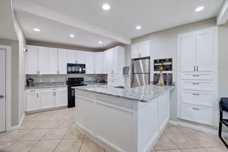Holiday Hills Apartments photo 2