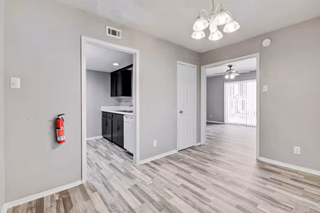 Holiday Hills Apartments photo 5