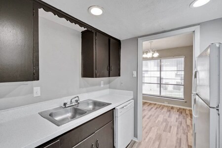Holiday Hills Apartments photo 3
