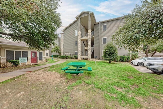 2320 Gracy Farms Ln Austin, TX 78758 photo 3