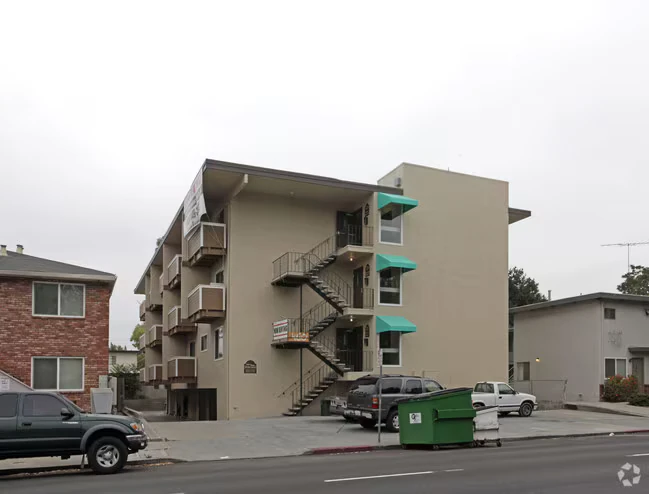 460 S. 4th photo 2