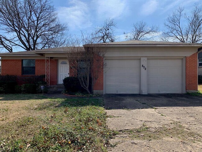 822 Bandera Lane, Garland, TX 75040 photo 2
