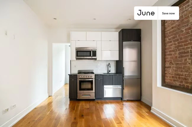 95 E 7 St New York, NY 10009 photo 4