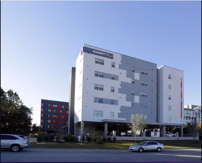 SUMMIT PARQUE, LLC photo 2