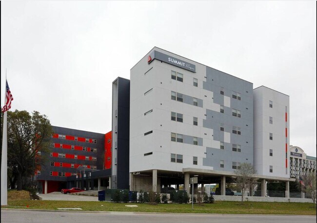 SUMMIT PARQUE, LLC photo 4