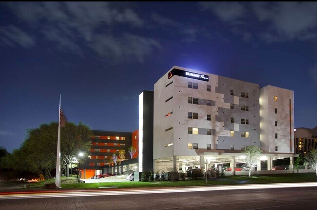 SUMMIT PARQUE, LLC photo 3