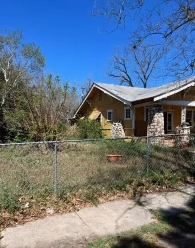 215 Avondale Ave San Antonio, TX 78223 photo 5