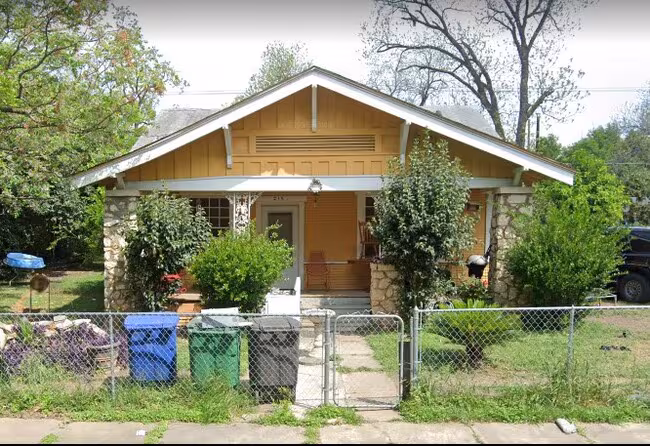 215 Avondale Ave San Antonio, TX 78223 photo 3