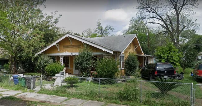 215 Avondale Ave San Antonio, TX 78223 photo 2