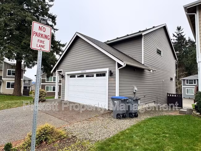 2402 Seringa Ave photo 2