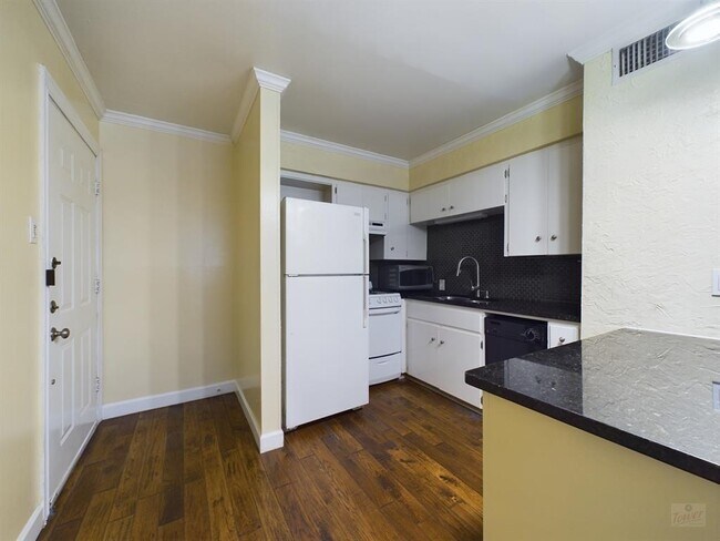 803 W 28th St Austin, TX 78705 photo 4