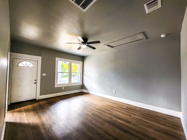 126 Uvalde St San Antonio, TX 78210 photo 3