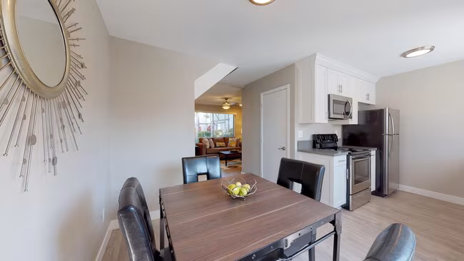 Henry Square - Where Modern Comfort Meets Neighborhood Charm photo 5