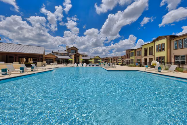 Estraya Westover Hills Apartments photo 2