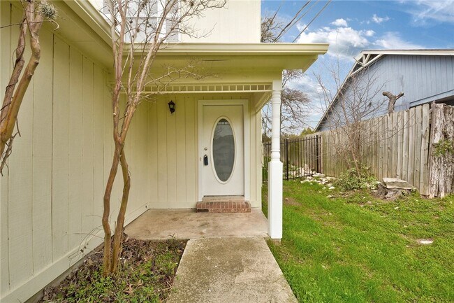 6102 Parkwood Dr Austin, TX 78735 photo 3