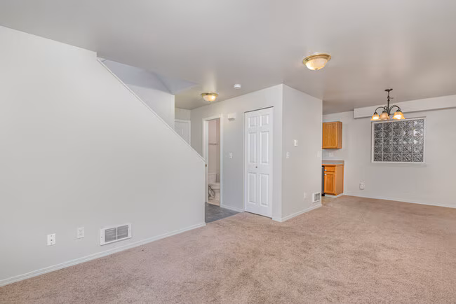 128 20th Ave E photo 5