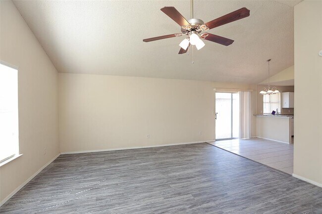 21031 Western Valley Drive, Katy, TX 77449 photo 5