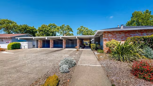205 White Oak Dr Santa Rosa, CA 95409 photo 2