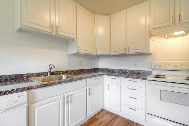 6233 Montecito Blvd Santa Rosa, CA 95409 photo 3