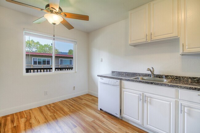 6233 Montecito Blvd Santa Rosa, CA 95409 photo 4