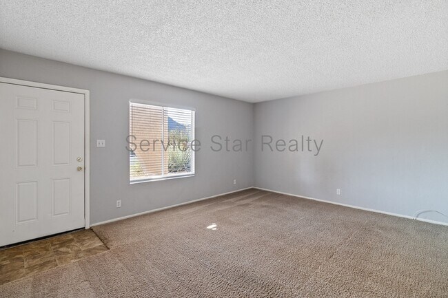 13027 N 28TH Place photo 5