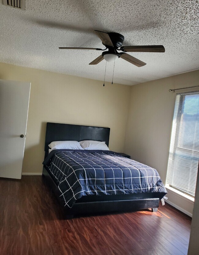 6470 Argo Street, Dallas, TX 75214 photo 2