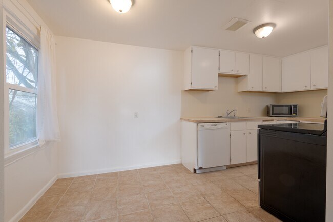1702 27th Avenue, Seattle, WA 98122 photo 3