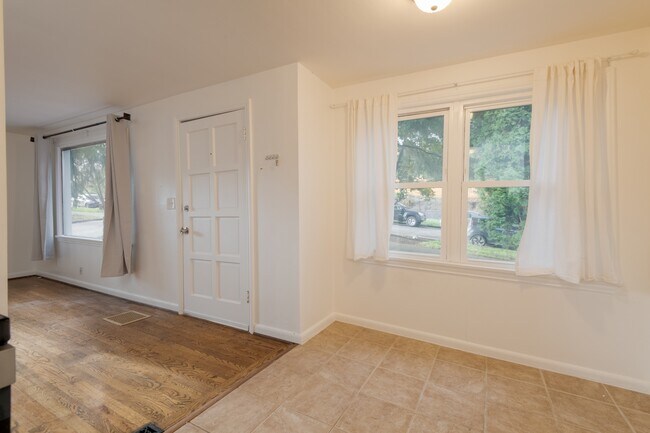 1702 27th Avenue, Seattle, WA 98122 photo 4