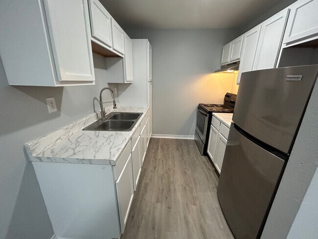 1105 New Laredo Hwy San Antonio, TX 78211 photo 5