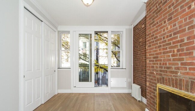 102 E 7th St New York, NY 10009 photo 5