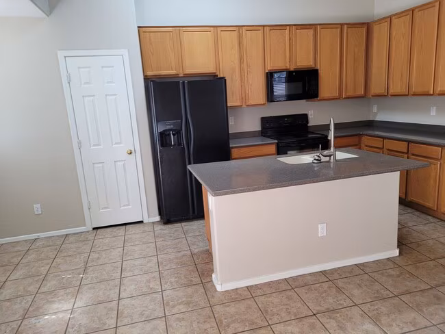 10933 W Minnezona Ave Phoenix, AZ 85037 photo 3