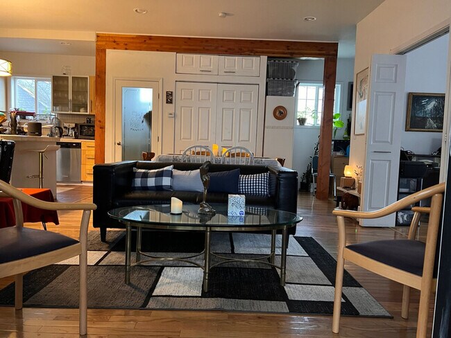 938 21st Ave Seattle, WA 98122 photo 3