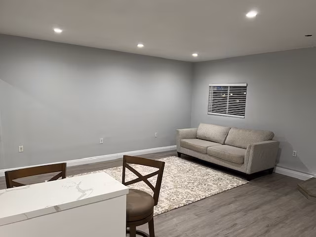 1579 Max Ave photo 3