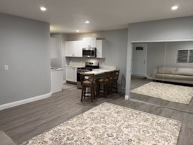 1579 Max Ave photo 4