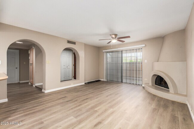 10410 N Cave Creek Rd Phoenix, AZ 85020 photo 4