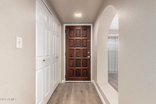 10410 N Cave Creek Rd Phoenix, AZ 85020 photo 3