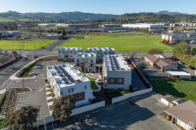 Estaire Luxury Townhomes photo 5