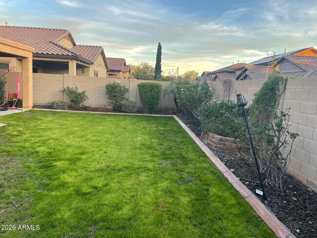 10743 W Desert Elm Ln Peoria, AZ 85383 photo 3