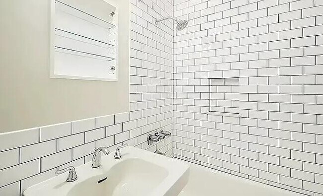 130 Water St New York, NY 10005 photo 5