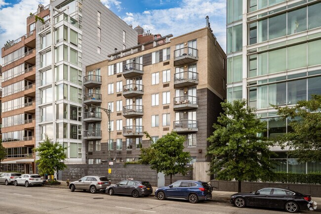 167 Perry St New York, NY 10014 photo 4