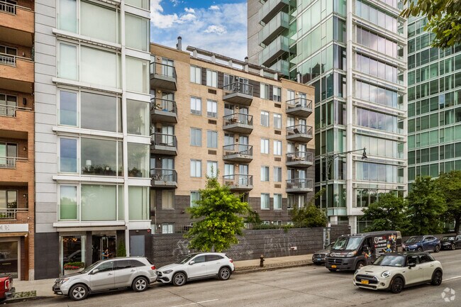 167 Perry St New York, NY 10014 photo 2
