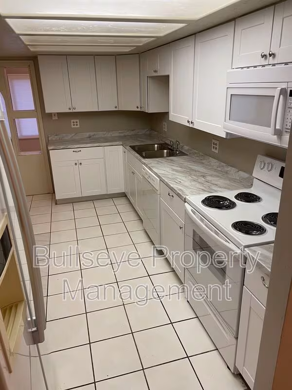6406 W. Rose Lane photo 4