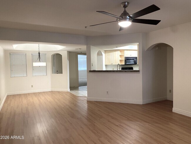 5104 N 32nd St Phoenix, AZ 85018 photo 4