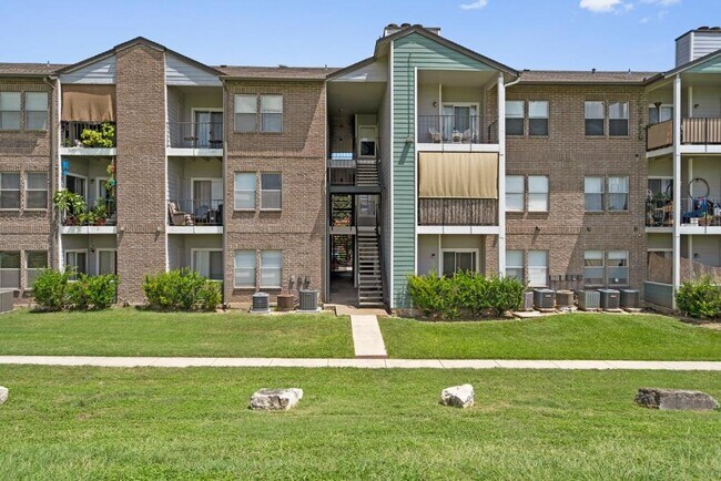 12166 Metric Blvd Austin, TX 78758 photo 2