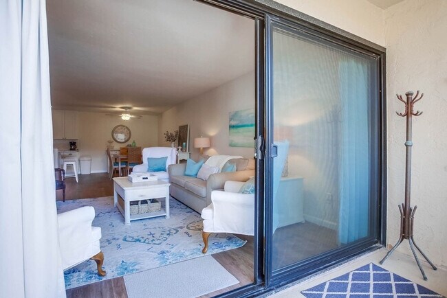 453 S Sierra Ave Solana Beach, CA 92075 photo 2